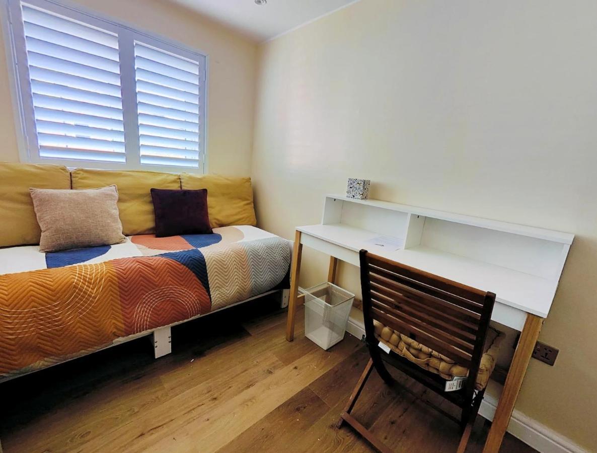 Adel'S House Bed and Breakfast Londra Esterno foto